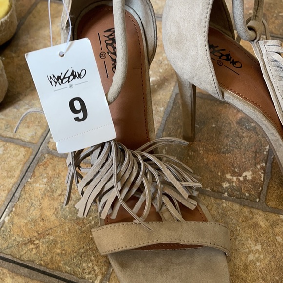 Heels brand new! - Picture 4 of 4